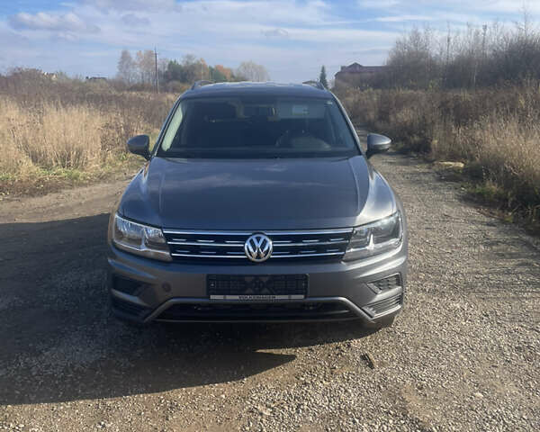 Сірий Фольксваген Тігуан, об'ємом двигуна 2 л та пробігом 104 тис. км за 14200 $, фото 1 на Automoto.ua