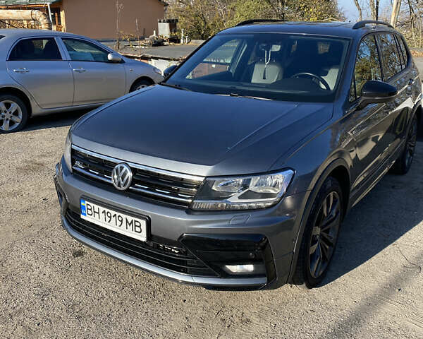 Сірий Фольксваген Тігуан, об'ємом двигуна 1.98 л та пробігом 81 тис. км за 25000 $, фото 1 на Automoto.ua