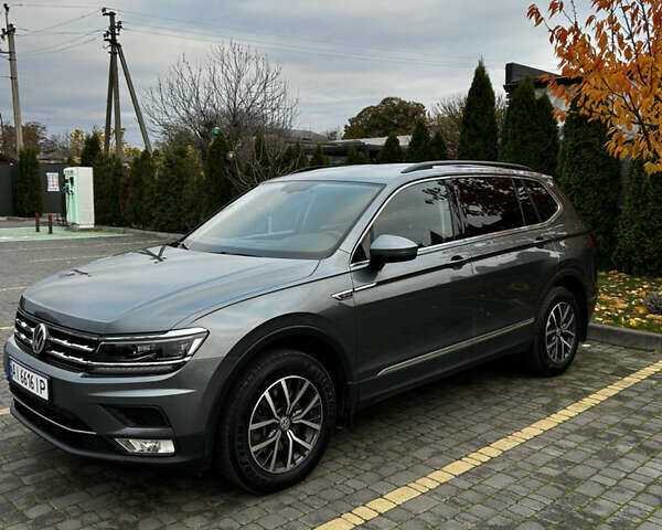 Сірий Фольксваген Тігуан, об'ємом двигуна 2 л та пробігом 98 тис. км за 22300 $, фото 1 на Automoto.ua