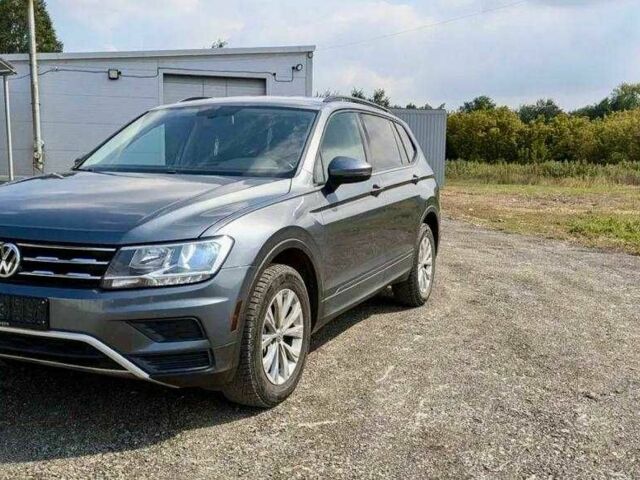 Серый Фольксваген Тигуан, объемом двигателя 2 л и пробегом 98 тыс. км за 9800 $, фото 1 на Automoto.ua