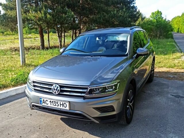 Сірий Фольксваген Тігуан, об'ємом двигуна 2 л та пробігом 65 тис. км за 15999 $, фото 1 на Automoto.ua