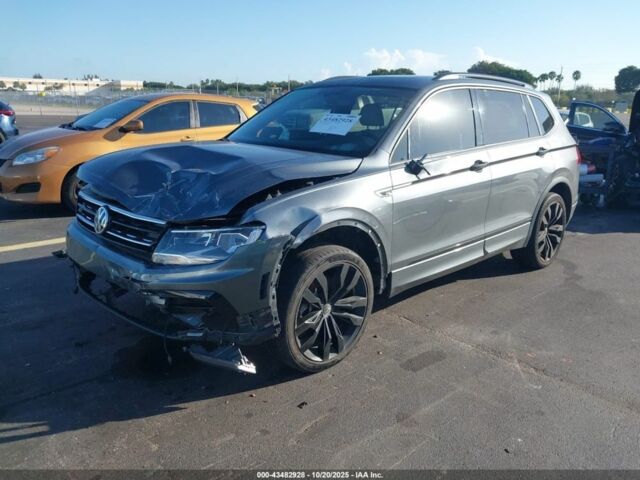 Серый Фольксваген Тигуан, объемом двигателя 2 л и пробегом 120 тыс. км за 14000 $, фото 1 на Automoto.ua