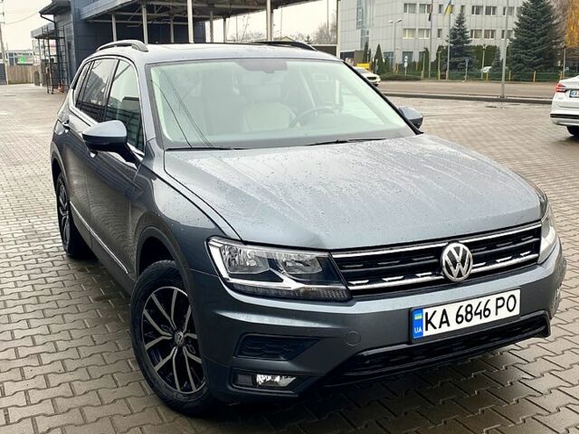 Серый Фольксваген Тигуан, объемом двигателя 2 л и пробегом 33 тыс. км за 22700 $, фото 1 на Automoto.ua