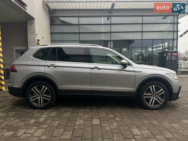 Сірий Фольксваген Тігуан, об'ємом двигуна 2 л та пробігом 204 тис. км за 34499 $, фото 1 на Automoto.ua