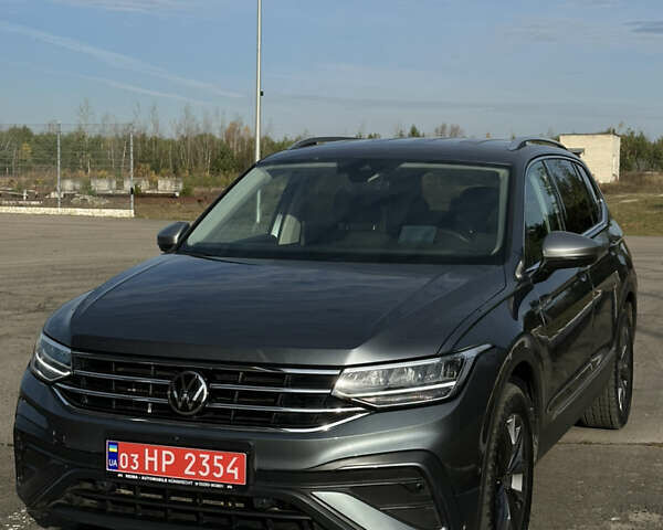 Серый Фольксваген Тигуан, объемом двигателя 1.97 л и пробегом 199 тыс. км за 32500 $, фото 1 на Automoto.ua