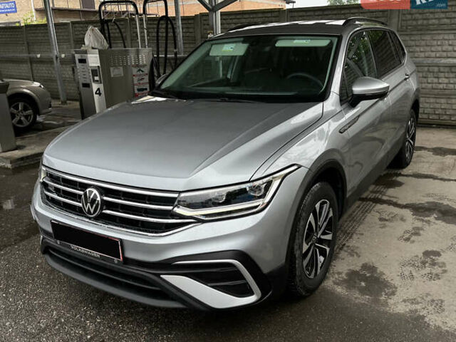 Серый Фольксваген Тигуан, объемом двигателя 2 л и пробегом 14 тыс. км за 23900 $, фото 1 на Automoto.ua