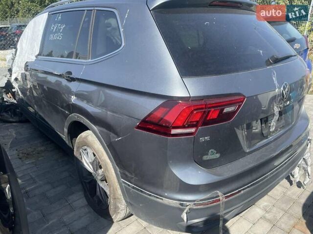 Серый Фольксваген Тигуан, объемом двигателя 2 л и пробегом 53 тыс. км за 11900 $, фото 1 на Automoto.ua