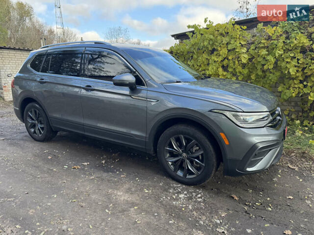 Серый Фольксваген Тигуан, объемом двигателя 2 л и пробегом 110 тыс. км за 27500 $, фото 1 на Automoto.ua