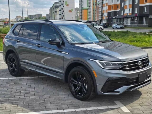 Серый Фольксваген Тигуан, объемом двигателя 2 л и пробегом 9 тыс. км за 21500 $, фото 1 на Automoto.ua