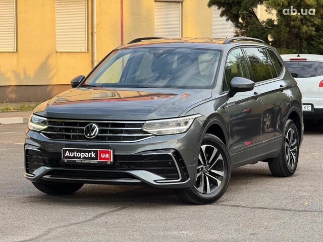 Серый Фольксваген Тигуан, объемом двигателя 2 л и пробегом 12 тыс. км за 24940 $, фото 1 на Automoto.ua