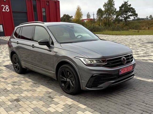 Серый Фольксваген Тигуан, объемом двигателя 2 л и пробегом 17 тыс. км за 30000 $, фото 1 на Automoto.ua