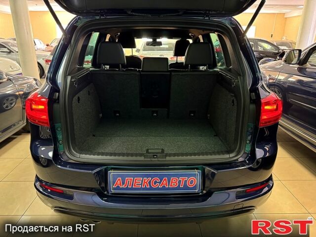 Синий Фольксваген Тигуан, объемом двигателя 2 л и пробегом 70 тыс. км за 16000 $, фото 1 на Automoto.ua