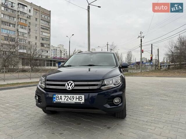 Синий Фольксваген Тигуан, объемом двигателя 2 л и пробегом 175 тыс. км за 16500 $, фото 1 на Automoto.ua