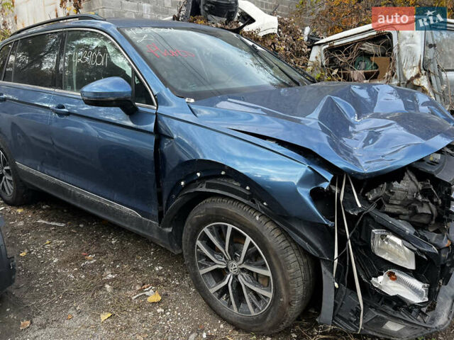 Синий Фольксваген Тигуан, объемом двигателя 2 л и пробегом 109 тыс. км за 11100 $, фото 1 на Automoto.ua