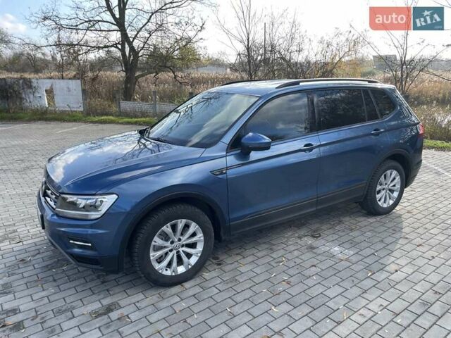 Синий Фольксваген Тигуан, объемом двигателя 2 л и пробегом 109 тыс. км за 18000 $, фото 1 на Automoto.ua