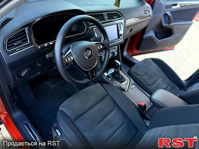 Оранжевый Фольксваген Тигуан, объемом двигателя 2 л и пробегом 160 тыс. км за 23700 $, фото 1 на Automoto.ua