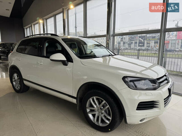 Белый Фольксваген Туарег, объемом двигателя 3.6 л и пробегом 280 тыс. км за 14500 $, фото 1 на Automoto.ua