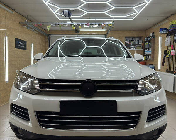 Белый Фольксваген Туарег, объемом двигателя 2.97 л и пробегом 3 тыс. км за 19000 $, фото 1 на Automoto.ua