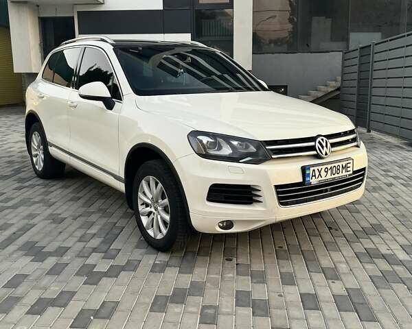 Білий Фольксваген Туарег, об'ємом двигуна 4.13 л та пробігом 195 тис. км за 26500 $, фото 1 на Automoto.ua