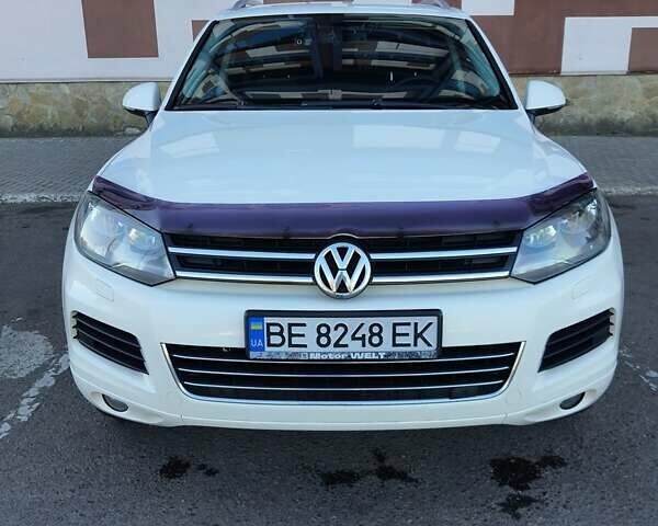 Белый Фольксваген Туарег, объемом двигателя 2.97 л и пробегом 411 тыс. км за 16000 $, фото 1 на Automoto.ua