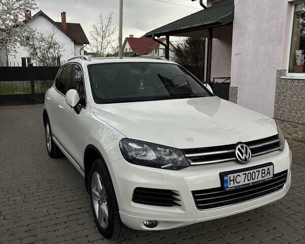 Белый Фольксваген Туарег, объемом двигателя 2.97 л и пробегом 221 тыс. км за 18500 $, фото 1 на Automoto.ua