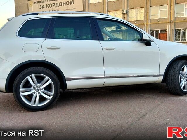 Білий Фольксваген Туарег, об'ємом двигуна 3 л та пробігом 320 тис. км за 15400 $, фото 1 на Automoto.ua