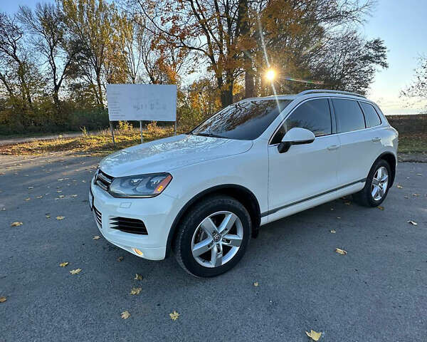 Белый Фольксваген Туарег, объемом двигателя 2.97 л и пробегом 269 тыс. км за 18500 $, фото 1 на Automoto.ua