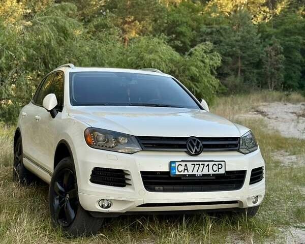 Білий Фольксваген Туарег, об'ємом двигуна 2.97 л та пробігом 298 тис. км за 19000 $, фото 1 на Automoto.ua