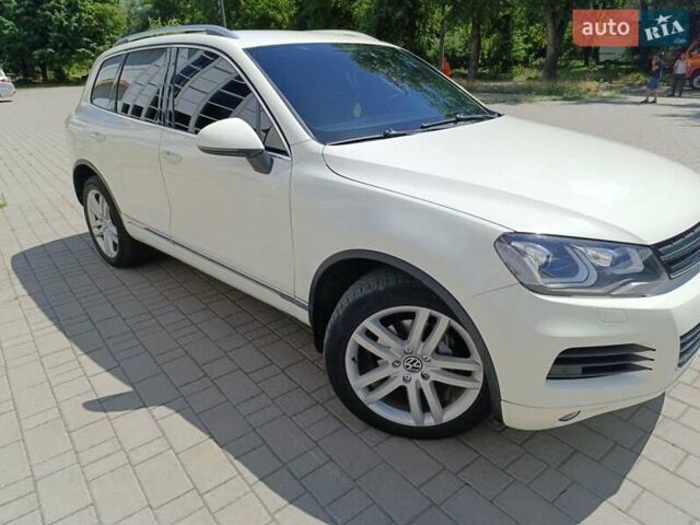 Белый Фольксваген Туарег, объемом двигателя 2.97 л и пробегом 250 тыс. км за 19000 $, фото 1 на Automoto.ua