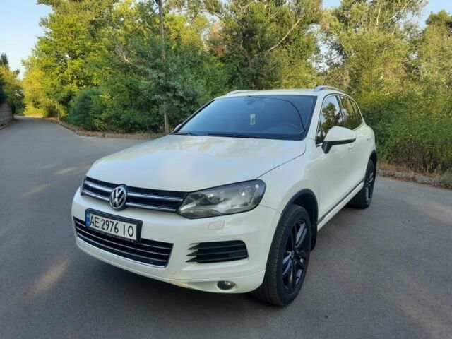 Белый Фольксваген Туарег, объемом двигателя 3 л и пробегом 318 тыс. км за 18000 $, фото 1 на Automoto.ua