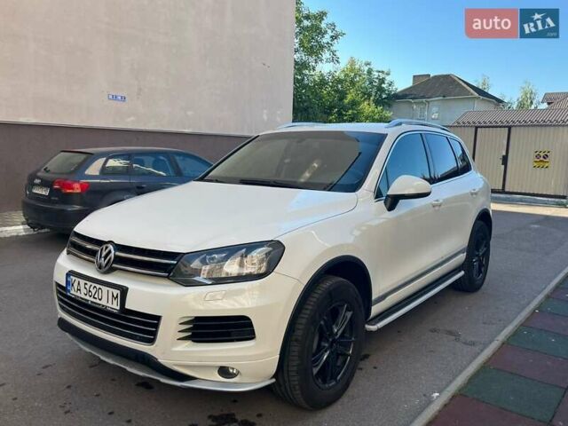 Белый Фольксваген Туарег, объемом двигателя 2.97 л и пробегом 262 тыс. км за 18500 $, фото 1 на Automoto.ua