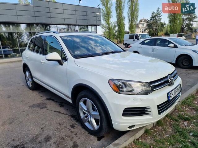 Білий Фольксваген Туарег, об'ємом двигуна 2.97 л та пробігом 240 тис. км за 18900 $, фото 1 на Automoto.ua