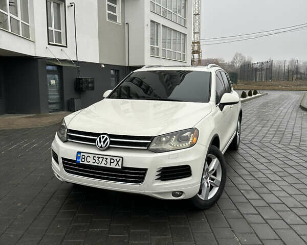 Белый Фольксваген Туарег, объемом двигателя 2.97 л и пробегом 371 тыс. км за 16000 $, фото 1 на Automoto.ua