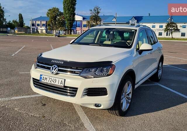 Белый Фольксваген Туарег, объемом двигателя 2.97 л и пробегом 320 тыс. км за 15400 $, фото 1 на Automoto.ua