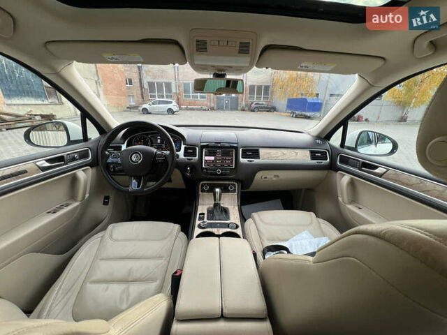 Белый Фольксваген Туарег, объемом двигателя 0 л и пробегом 150 тыс. км за 22500 $, фото 1 на Automoto.ua