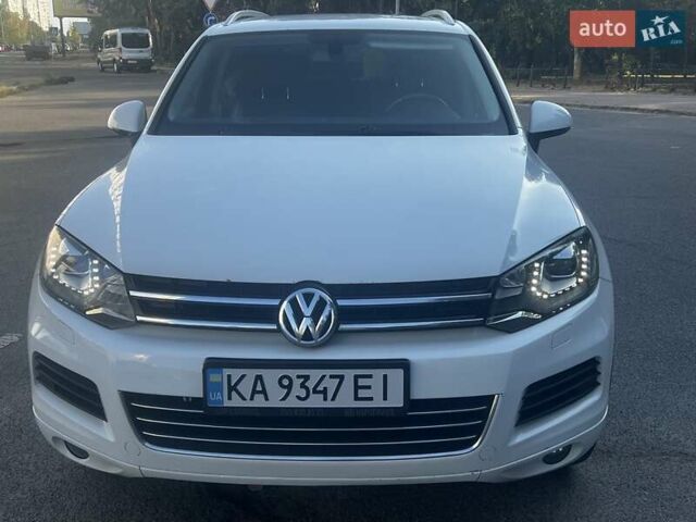 Белый Фольксваген Туарег, объемом двигателя 2.97 л и пробегом 244 тыс. км за 17000 $, фото 1 на Automoto.ua