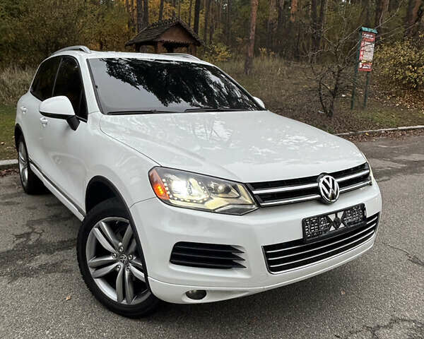 Белый Фольксваген Туарег, объемом двигателя 2.97 л и пробегом 237 тыс. км за 16900 $, фото 1 на Automoto.ua