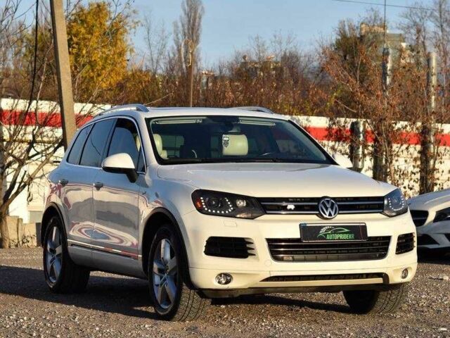 Белый Фольксваген Туарег, объемом двигателя 3 л и пробегом 227 тыс. км за 17850 $, фото 1 на Automoto.ua