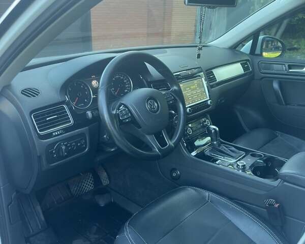 Белый Фольксваген Туарег, объемом двигателя 2.97 л и пробегом 195 тыс. км за 20500 $, фото 1 на Automoto.ua