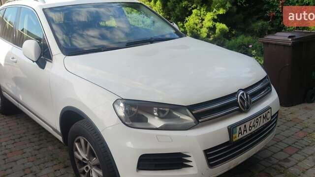Белый Фольксваген Туарег, объемом двигателя 2.97 л и пробегом 211 тыс. км за 17000 $, фото 1 на Automoto.ua