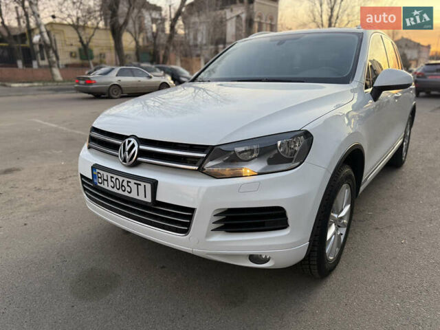 Білий Фольксваген Туарег, об'ємом двигуна 2.97 л та пробігом 231 тис. км за 17999 $, фото 1 на Automoto.ua