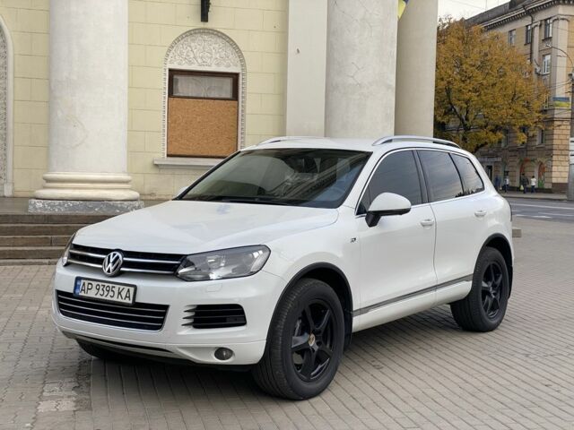 Білий Фольксваген Туарег, об'ємом двигуна 3 л та пробігом 235 тис. км за 14800 $, фото 1 на Automoto.ua