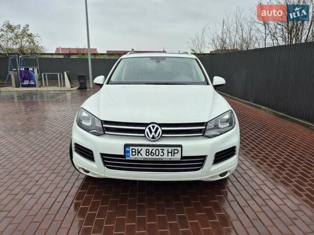 Белый Фольксваген Туарег, объемом двигателя 2.97 л и пробегом 182 тыс. км за 17700 $, фото 1 на Automoto.ua