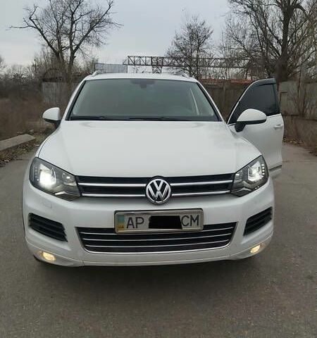 Белый Фольксваген Туарег, объемом двигателя 3 л и пробегом 208 тыс. км за 16000 $, фото 1 на Automoto.ua