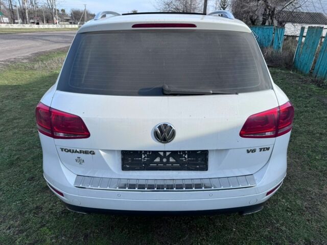 Белый Фольксваген Туарег, объемом двигателя 3 л и пробегом 247 тыс. км за 20000 $, фото 1 на Automoto.ua