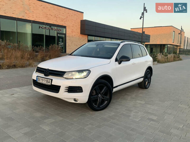 Белый Фольксваген Туарег, объемом двигателя 3 л и пробегом 330 тыс. км за 22000 $, фото 1 на Automoto.ua