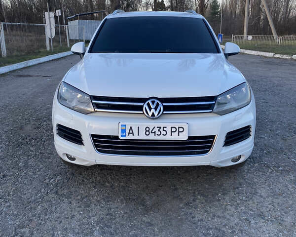 Білий Фольксваген Туарег, об'ємом двигуна 2.97 л та пробігом 259 тис. км за 17000 $, фото 1 на Automoto.ua