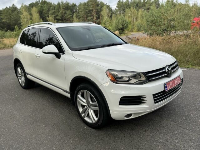 Белый Фольксваген Туарег, объемом двигателя 3 л и пробегом 279 тыс. км за 16300 $, фото 1 на Automoto.ua