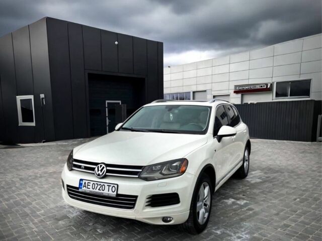 Белый Фольксваген Туарег, объемом двигателя 3 л и пробегом 225 тыс. км за 17900 $, фото 1 на Automoto.ua