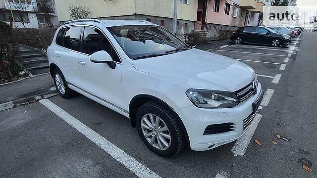 Белый Фольксваген Туарег, объемом двигателя 3 л и пробегом 230 тыс. км за 18500 $, фото 1 на Automoto.ua